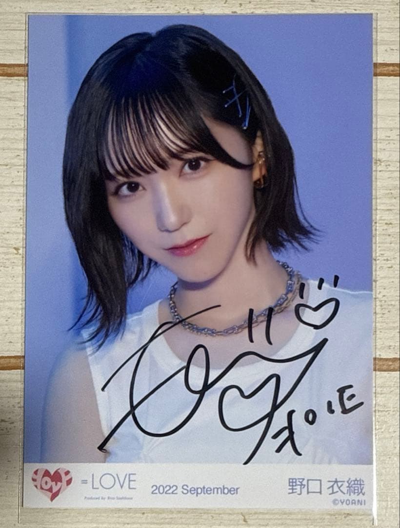 ＝LOVE 野口衣織　直筆サイン入り生写真　ヨリ　Be Selfish センター