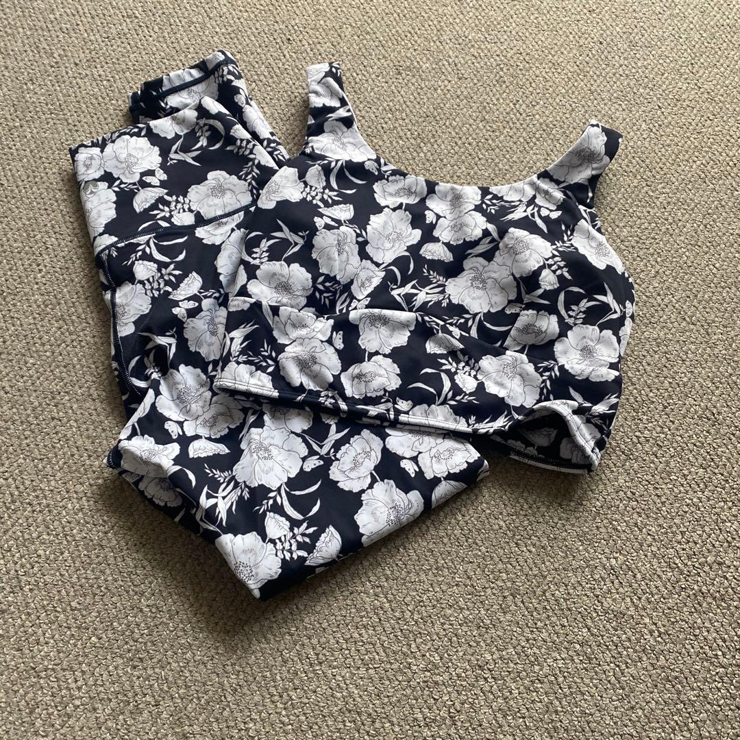 SUKARA ネイビー/ホワイト花柄ヨガウェア