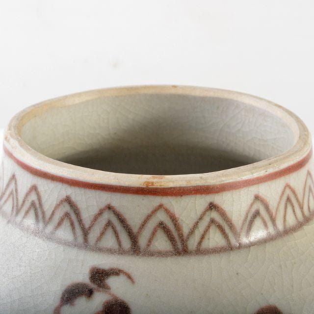 釉裏紅　花卉文壷