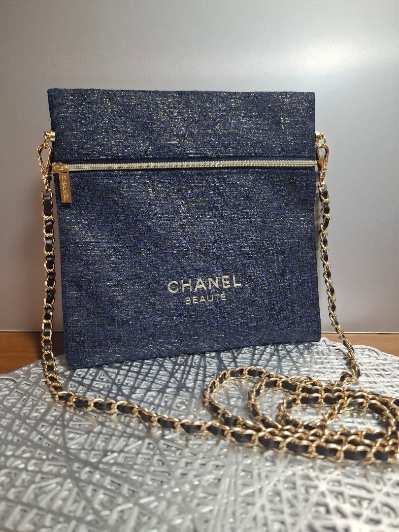 CHANEL 　ホリデー限定ポーチ　ネイビー　ノベルティ　斜め掛け