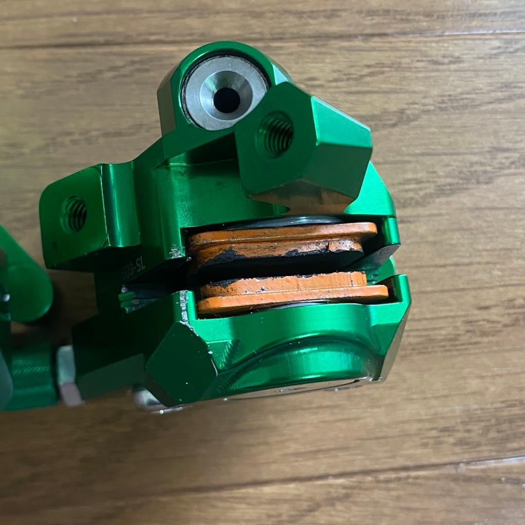 イコール　ブレーキキャリパー