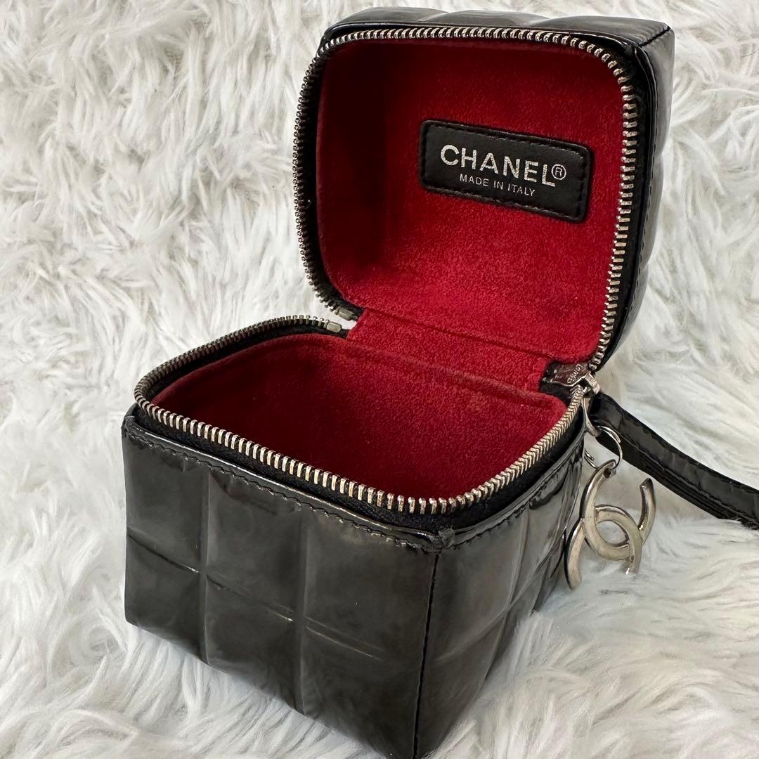 CHANEL シャネル チョコバーポーチ パテントレザー キューブ ブラック 黒