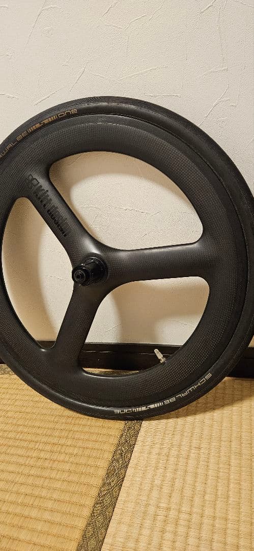 Kitt design 451 Carbon ホイールフロントリア