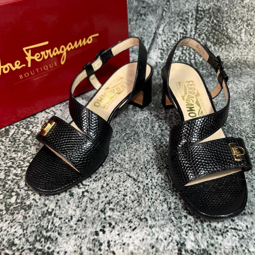 サルヴァトーレフェラガモ サンダル ブラック ガンチーニ