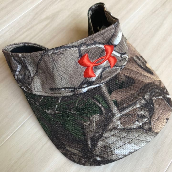 レア⭐︎アンダーアーマー　サンバイザー　リアルツリー