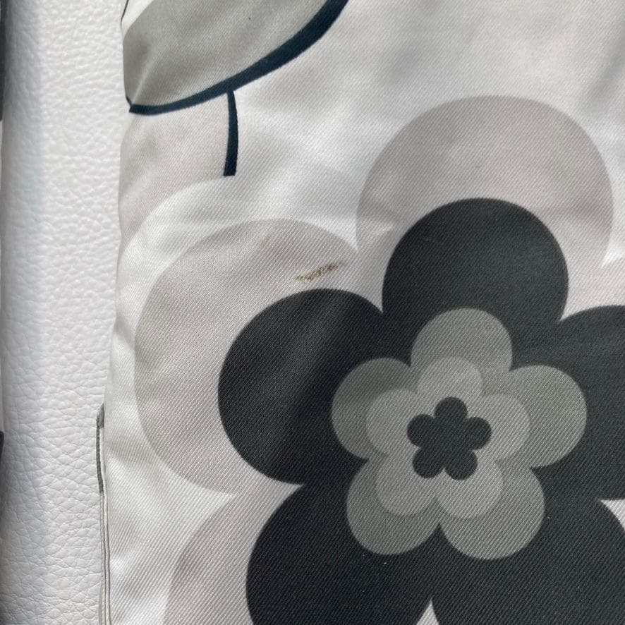 【高機能】デサント　レディース スキーウェア 上下セット L 花柄 ヒートナビ