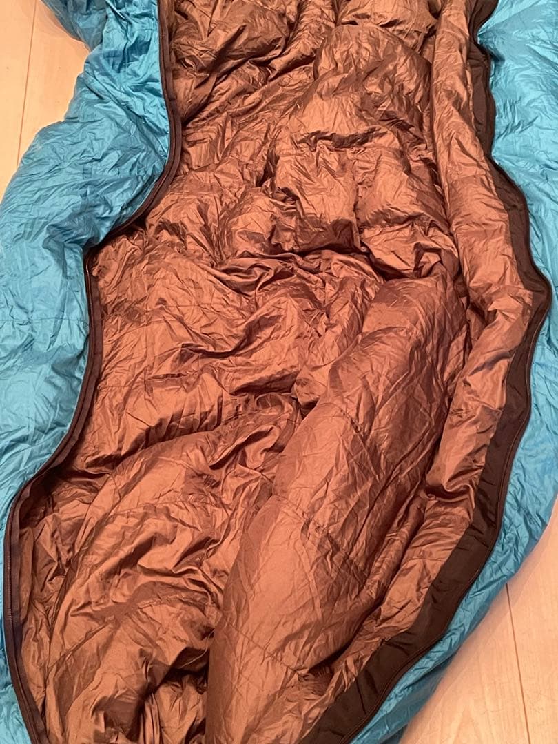 ISUKA 寝袋Down Plus Pokhara　収納具はグラナイトギア