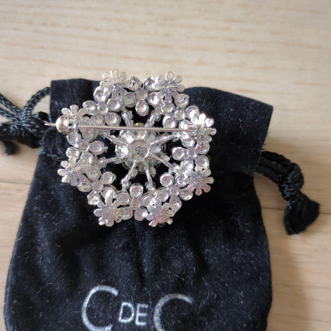 いち　C de C 花モチーフ ブローチ シルバー、ウエディングキティ