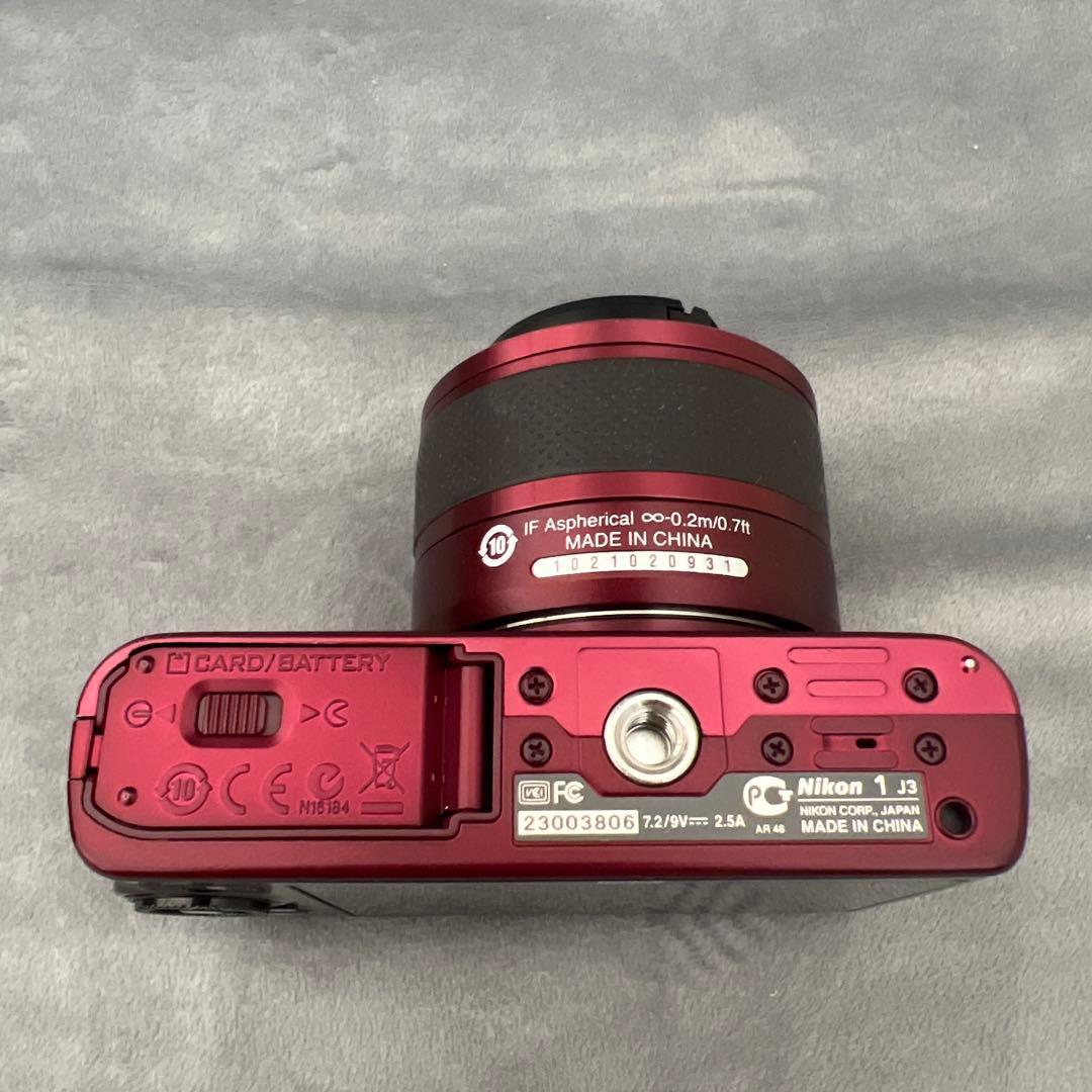 Nikon 1 J3 レッド 10-30mmレンズ付き