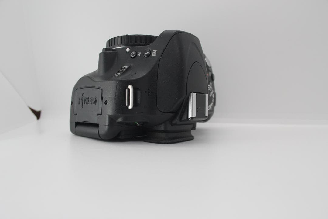 （美品）　NIKON ニコン　D5100 純正バッテリー　純正充電器付き　動作品