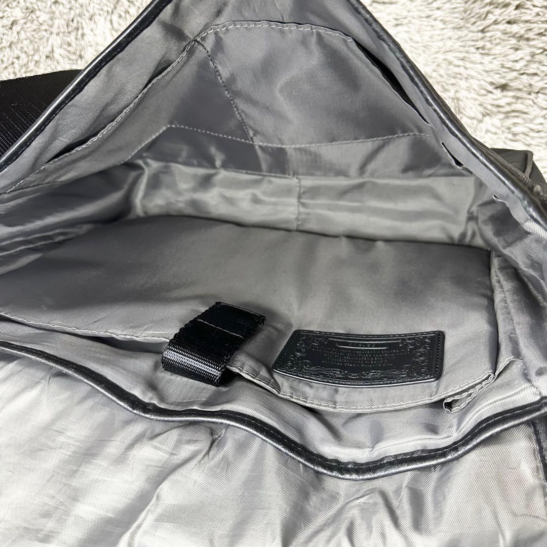 ハンティングワールド　メッセンジャーバッグ　レザー　キャンバス　黒　ショルダー