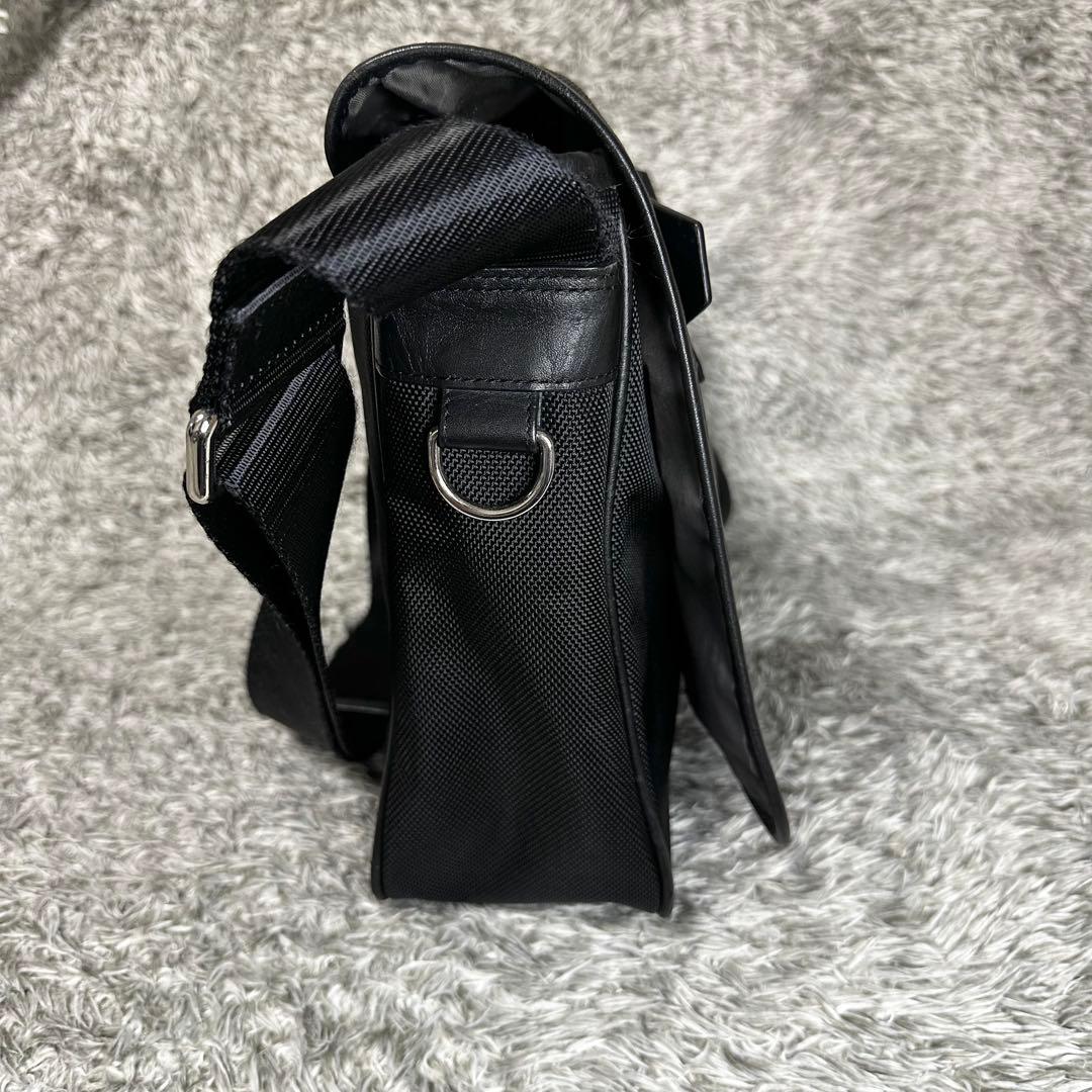 ハンティングワールド　メッセンジャーバッグ　レザー　キャンバス　黒　ショルダー