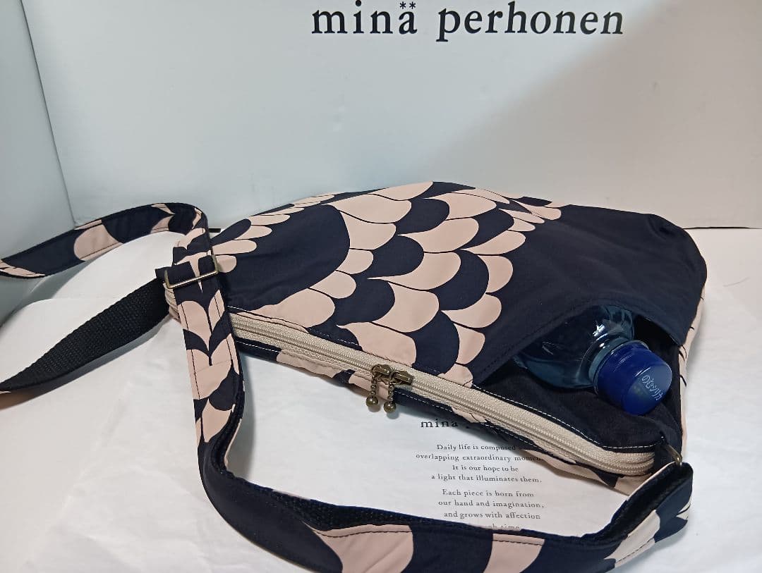 保温保冷ポケット付き♪ボディーバック　両面２ポケット付き♪sea lace