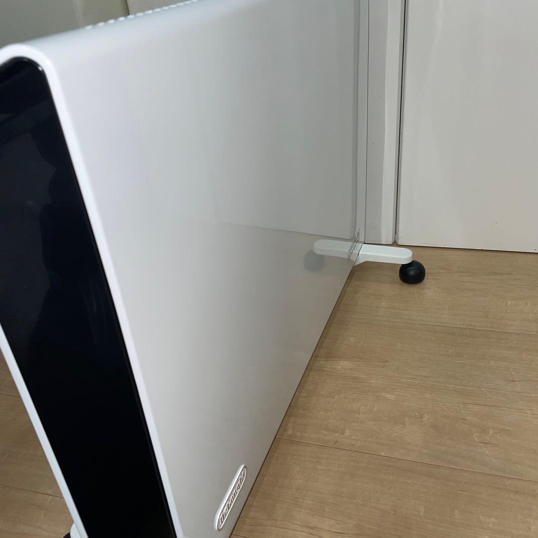 【美品】DeLonghi コンベクターヒーター　ホワイト キャスター付き