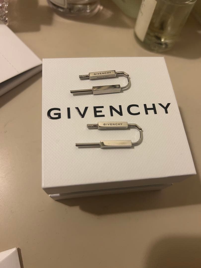 アクセサリー GIVENCHY U LOCK EARRINGS SILVERY
