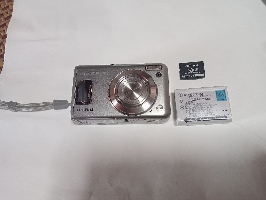 【動作品】FUJIFILM FinePix F31fd デジタルカメラ