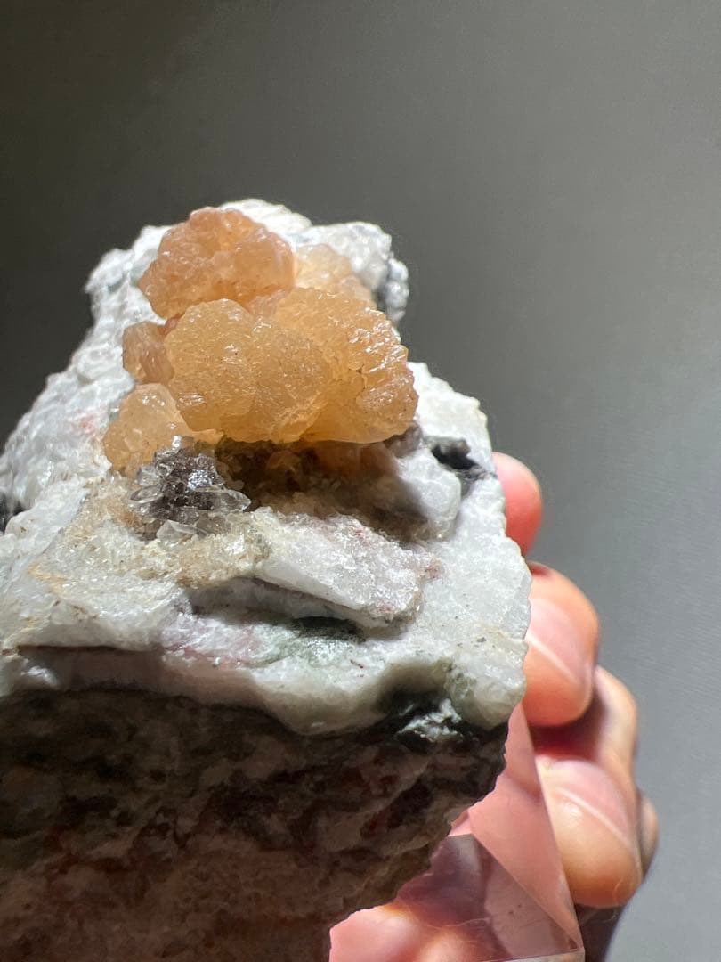 (美品)国産鉱物　岡山県内田産　束沸石