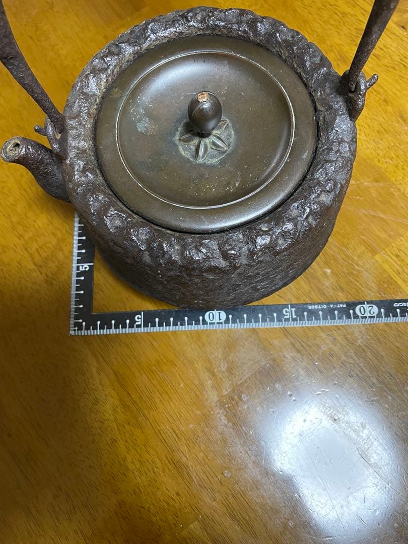 龍文堂　鉄瓶　岩肌道安形　胴横銘　1.5リットル