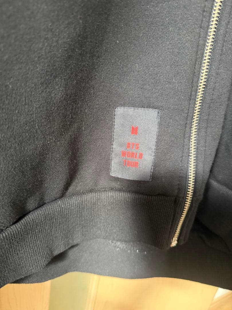 BTS LOVE YOURSELFとBTS MOS TOURのパーカー2枚セット