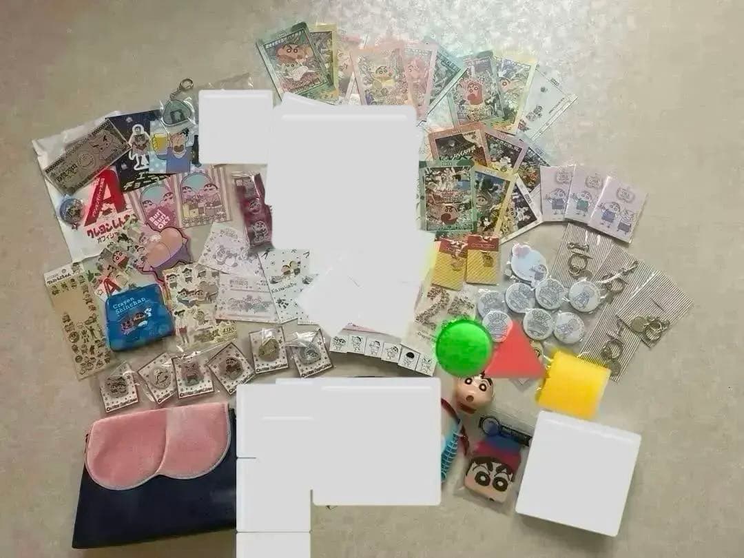 クレヨンしんちゃん グッズ ポストカード 缶バッジ キーホルダー ポーチ