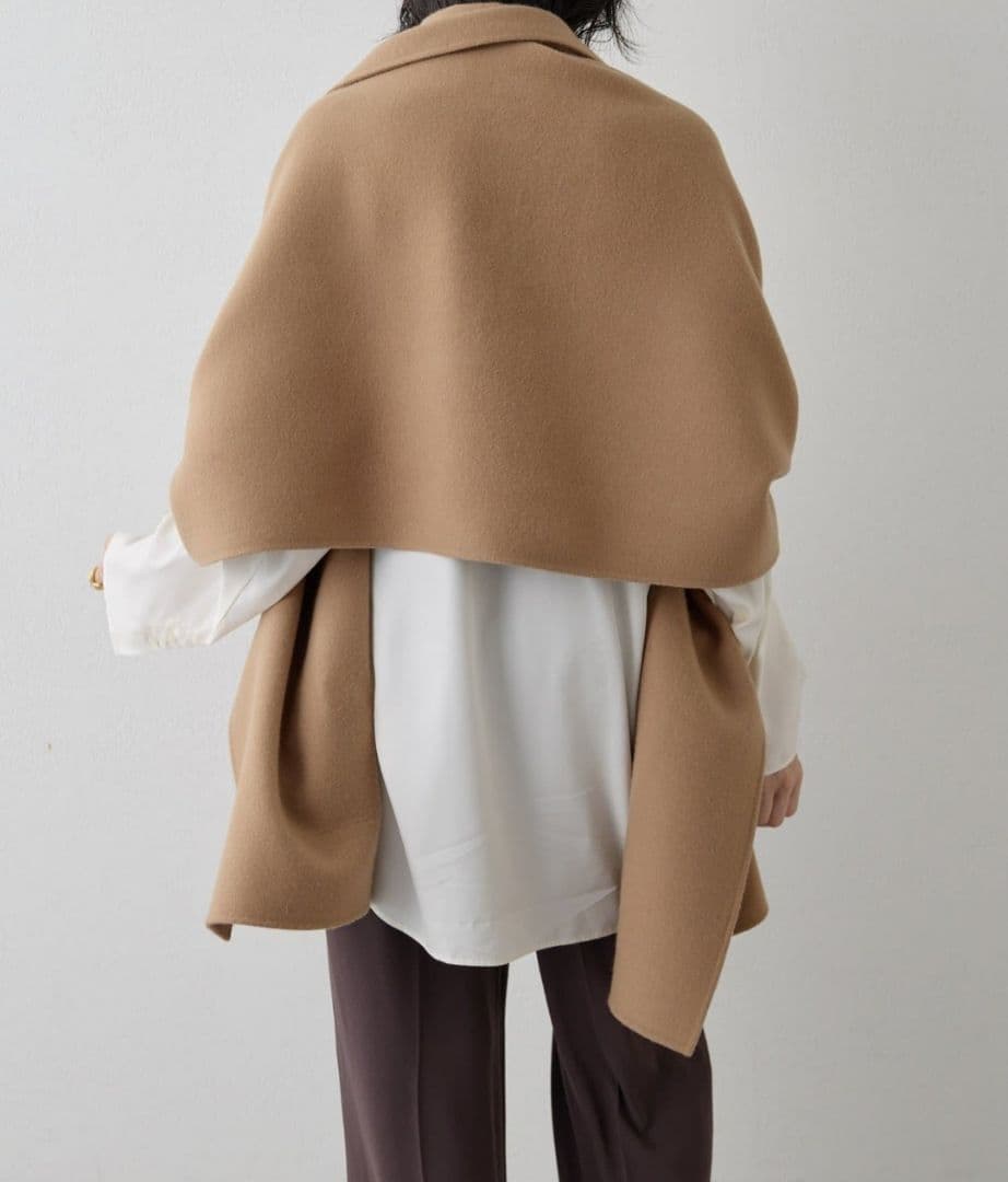 ウィムガゼット　新品タグ付き　リバーケープ