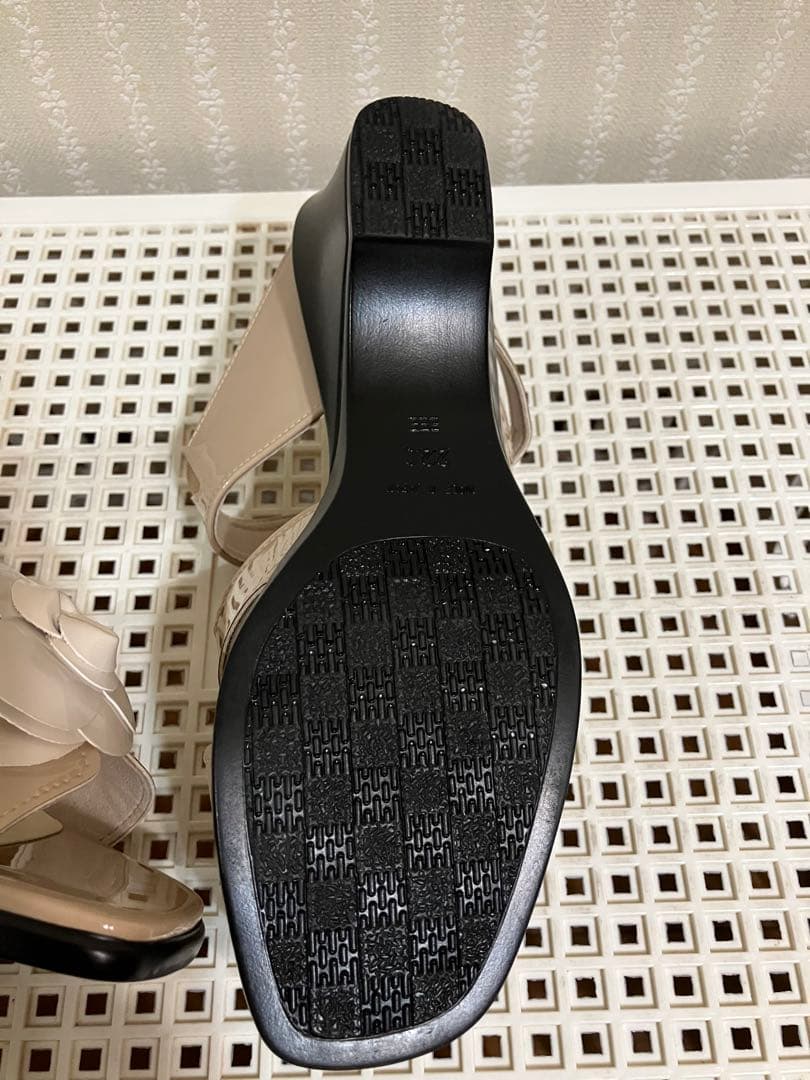 ほぼ新品　ヒルズアベニューミュールサンダルカメリア　ベージュ22.0cm