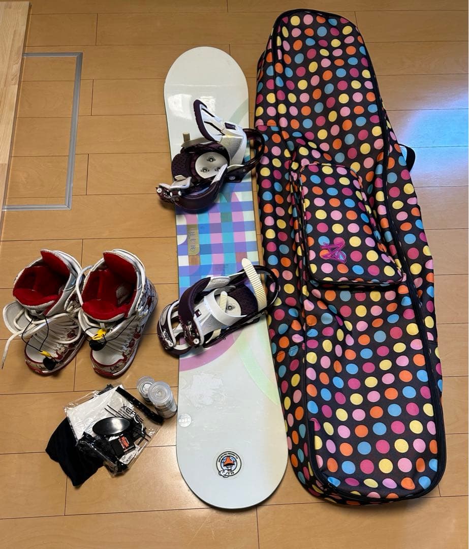 スノボードセット ネオンストーリー　板　ビルディング付 バック ブーツ お手入れ