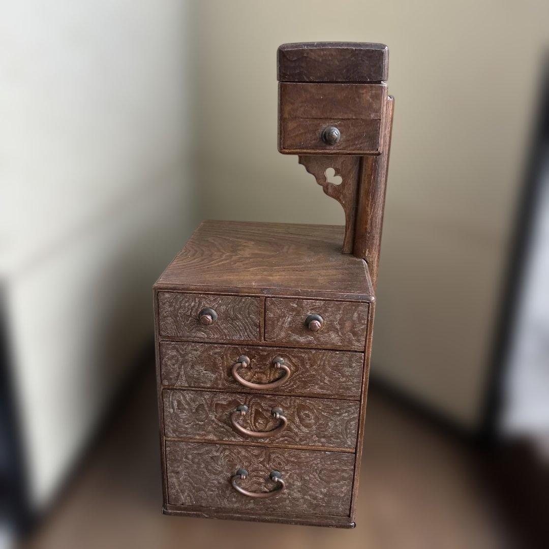 やぐら付き裁縫箱　上段は引き出しのカバー付き