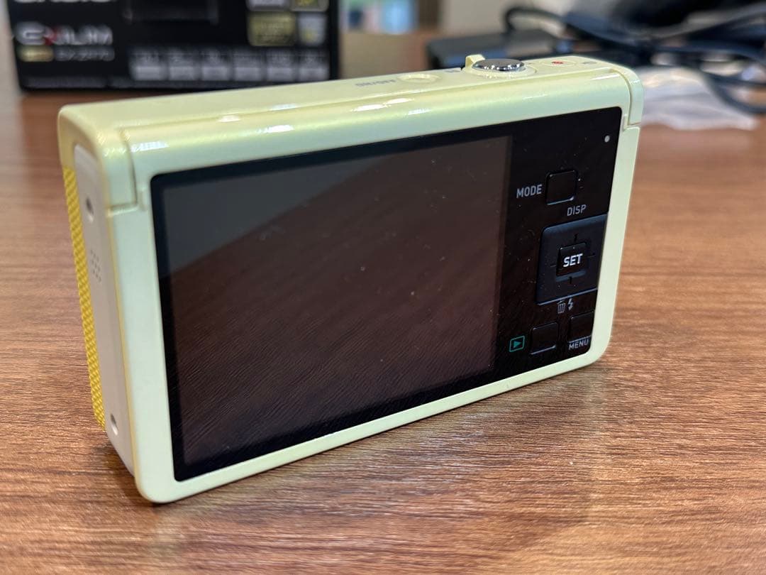 a*a様 美品 CASIO EXILIM デジカメ EX-ZR70 イエロー