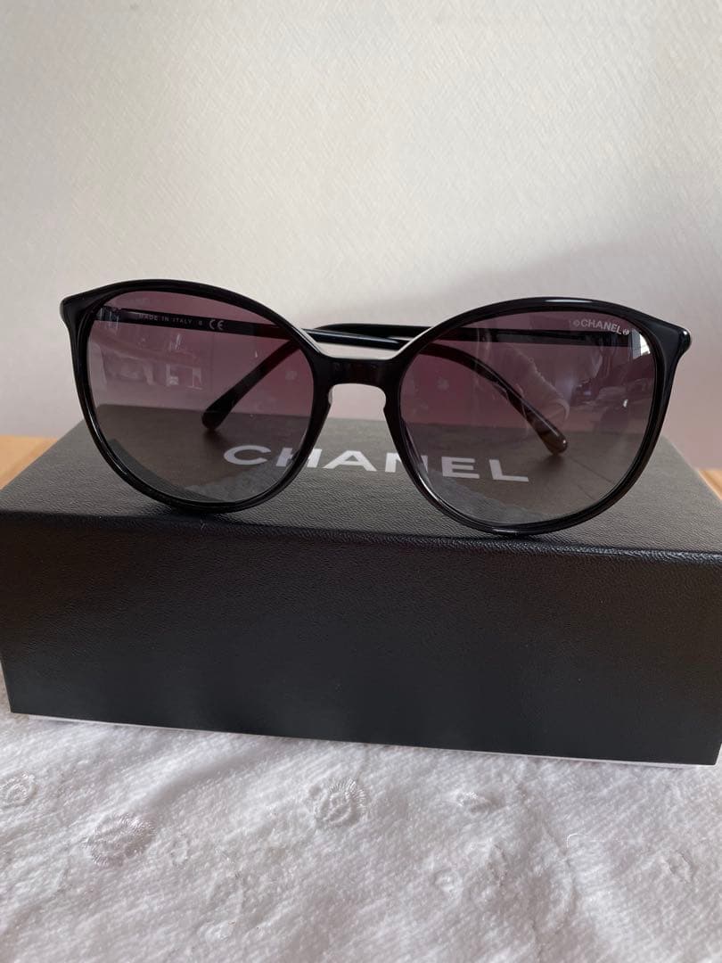 いちごみるくCHANEL キャットアイサングラス ブラック