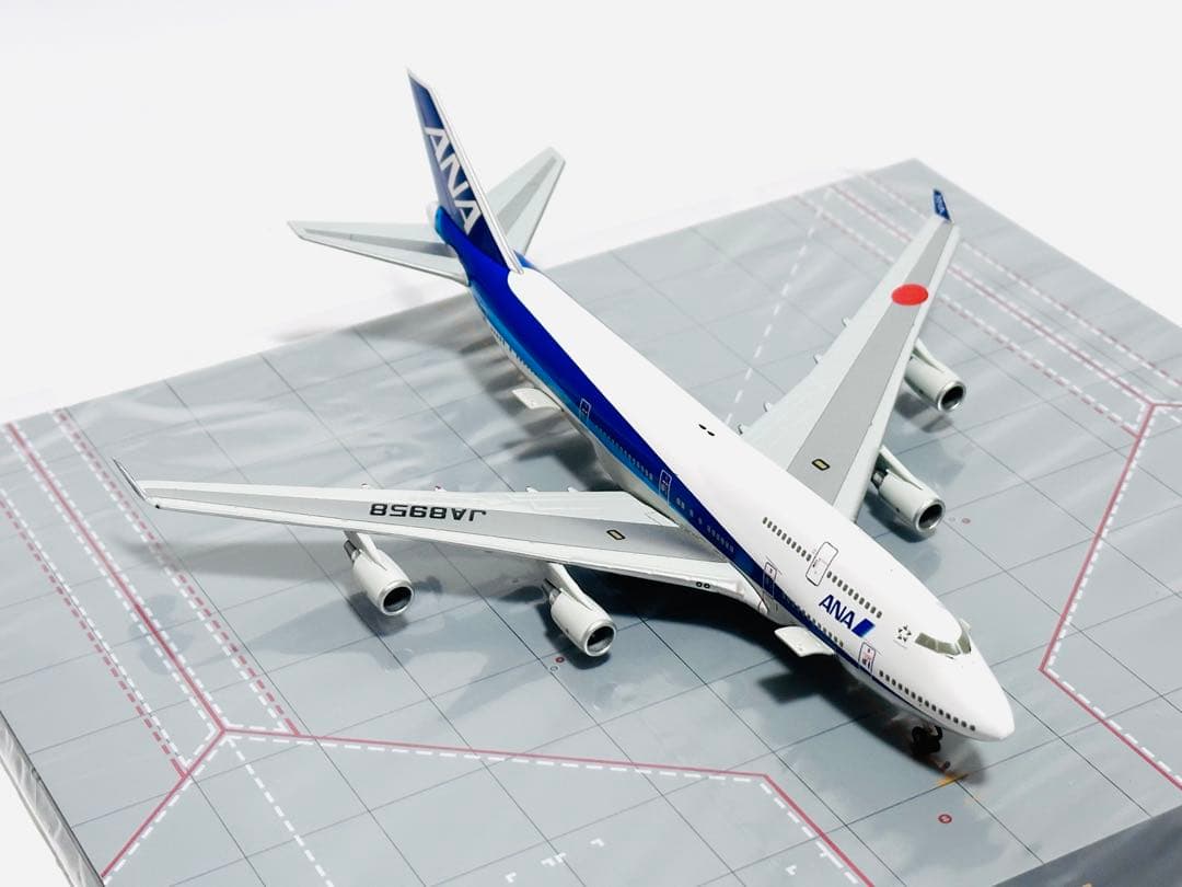 全日空商事 1/400 B747-400 エプロンジオラマNHG40072