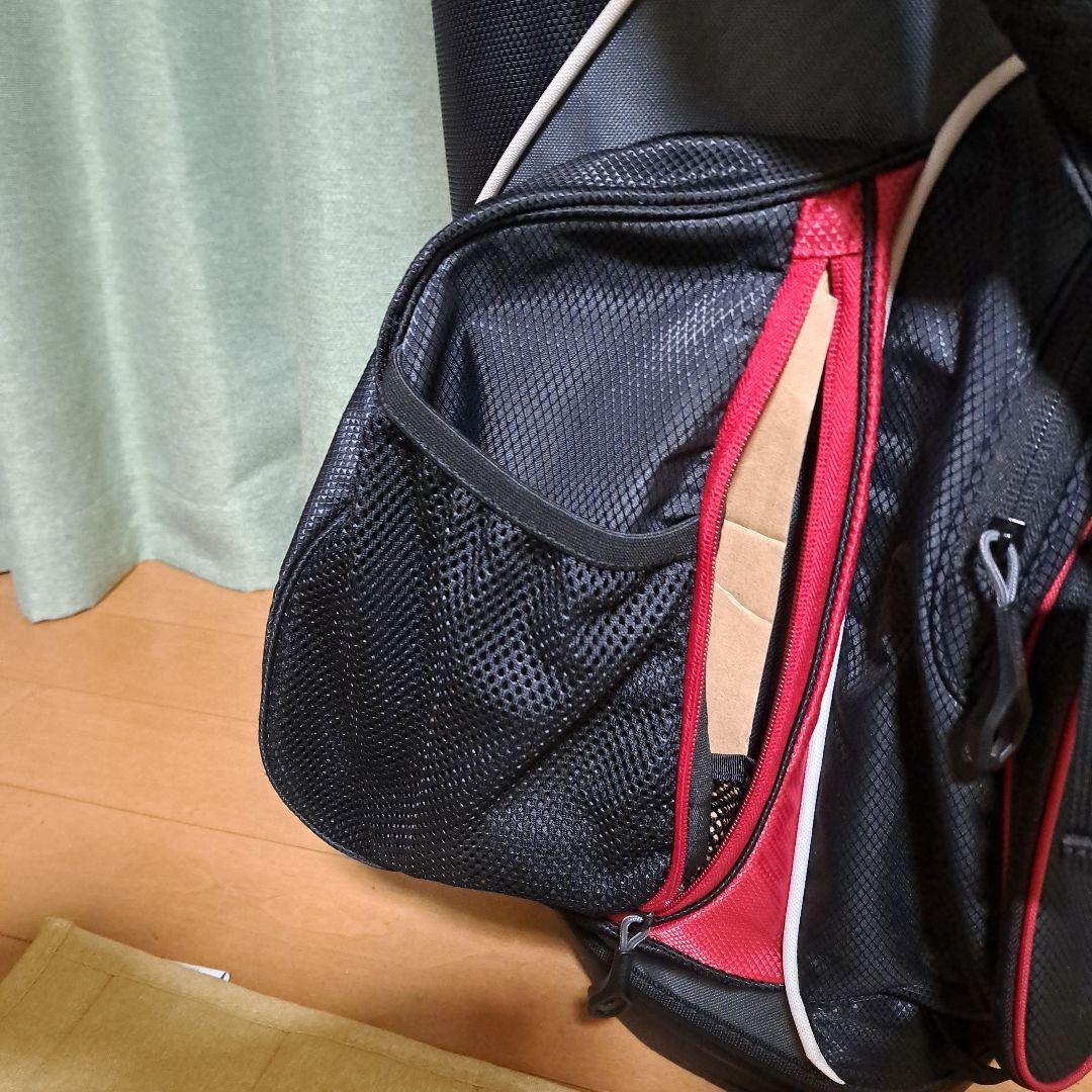 TaylorMadeスタンド式キャディバッグ 黒/赤。フード付き。極美品！