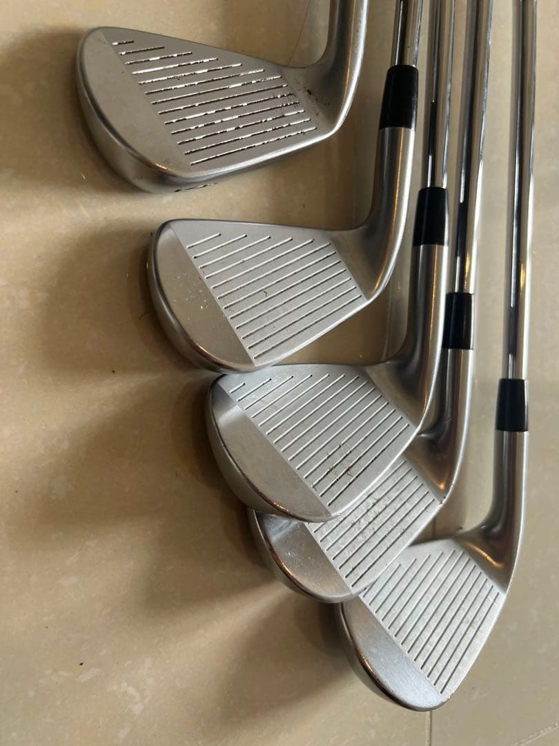 ブリーフィングbriefingゴルフバッグ オリーブ　ドライバーなどのクラブ一式