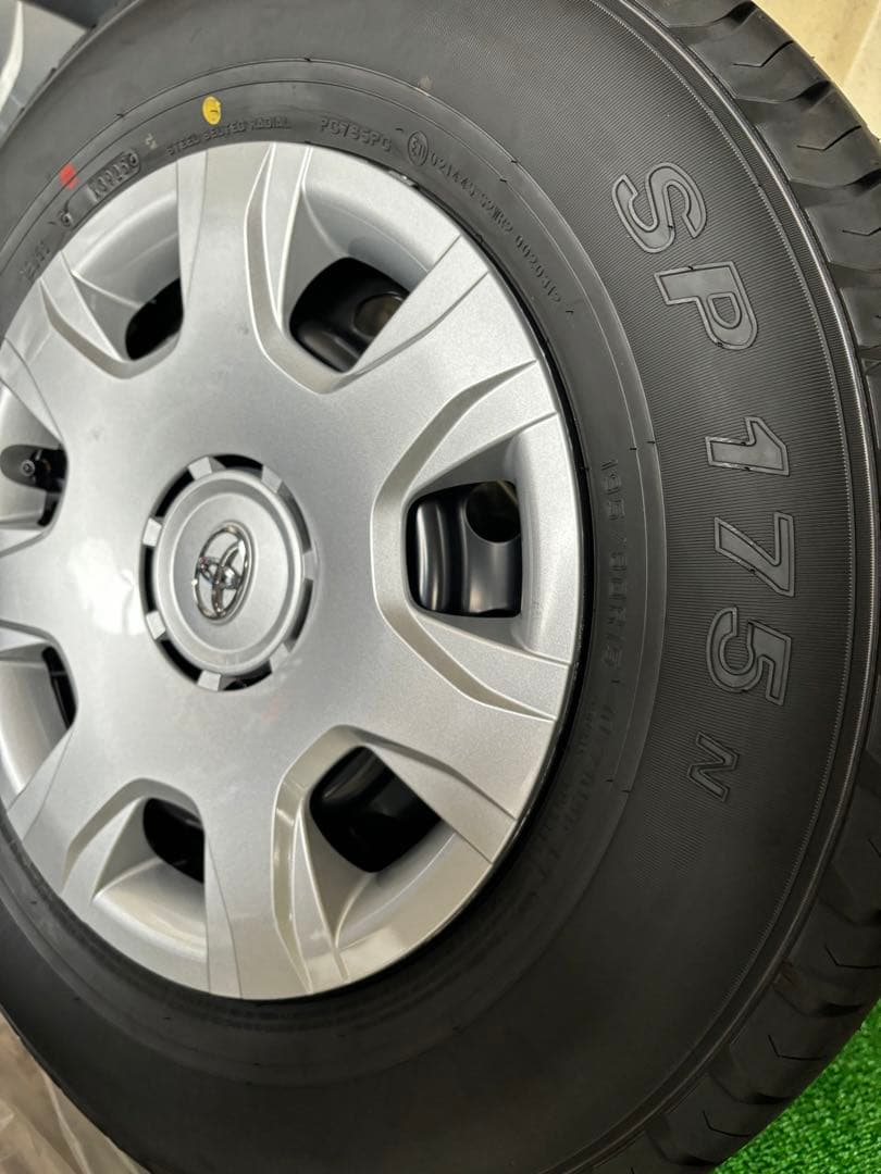 ハイエース 純正 タイヤ・ホイールセット