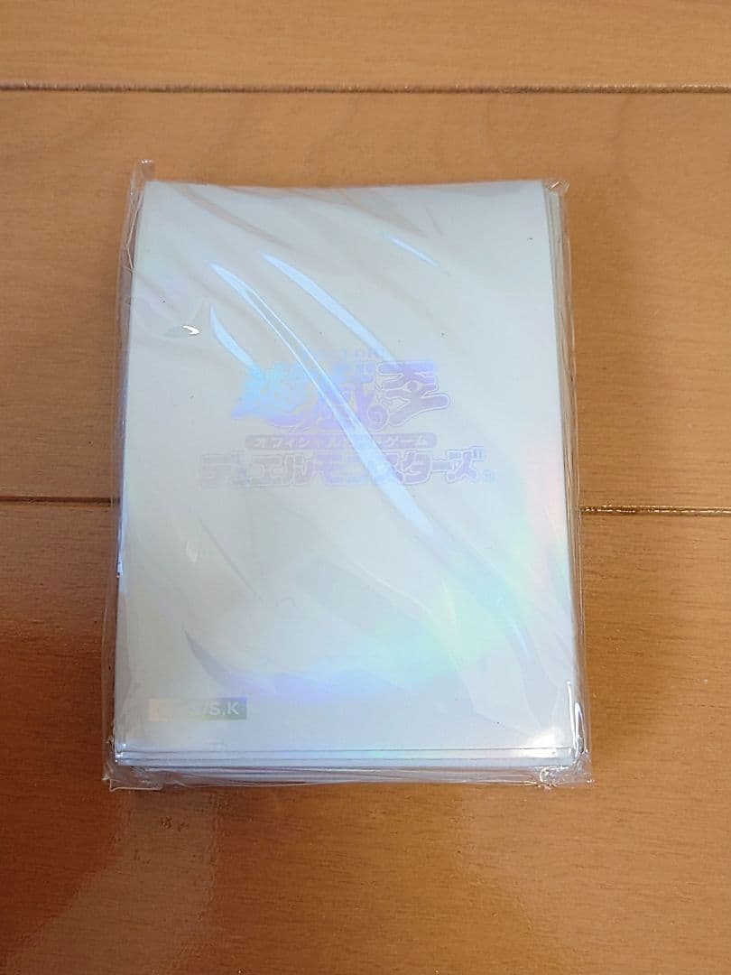 遊戯王　閃光の波動　公式　白スリーブ　プロテクター　新品　未開封