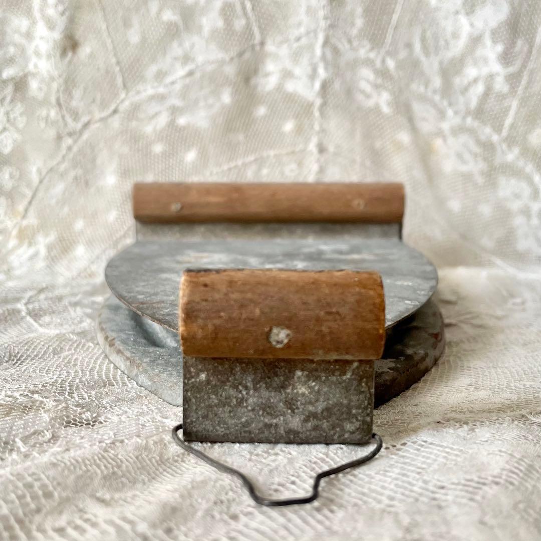 木と金属のアイロン台　北欧ヴィンテージ　アンティーク　フォトスタンド　フレーム