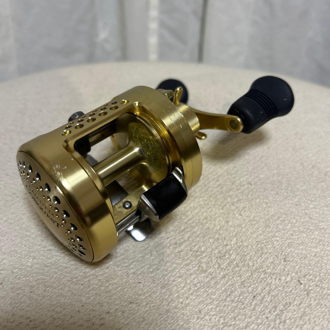 24時間限定値下げ シマノ カルカッタコンクエスト400