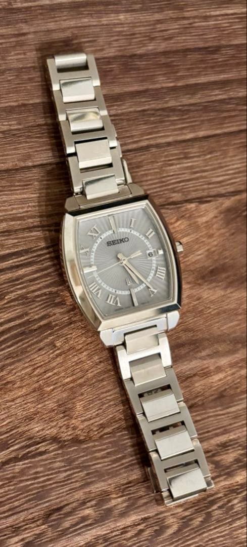 セイコールキア SSQW057 電波ソーラー トノー型 シルバー