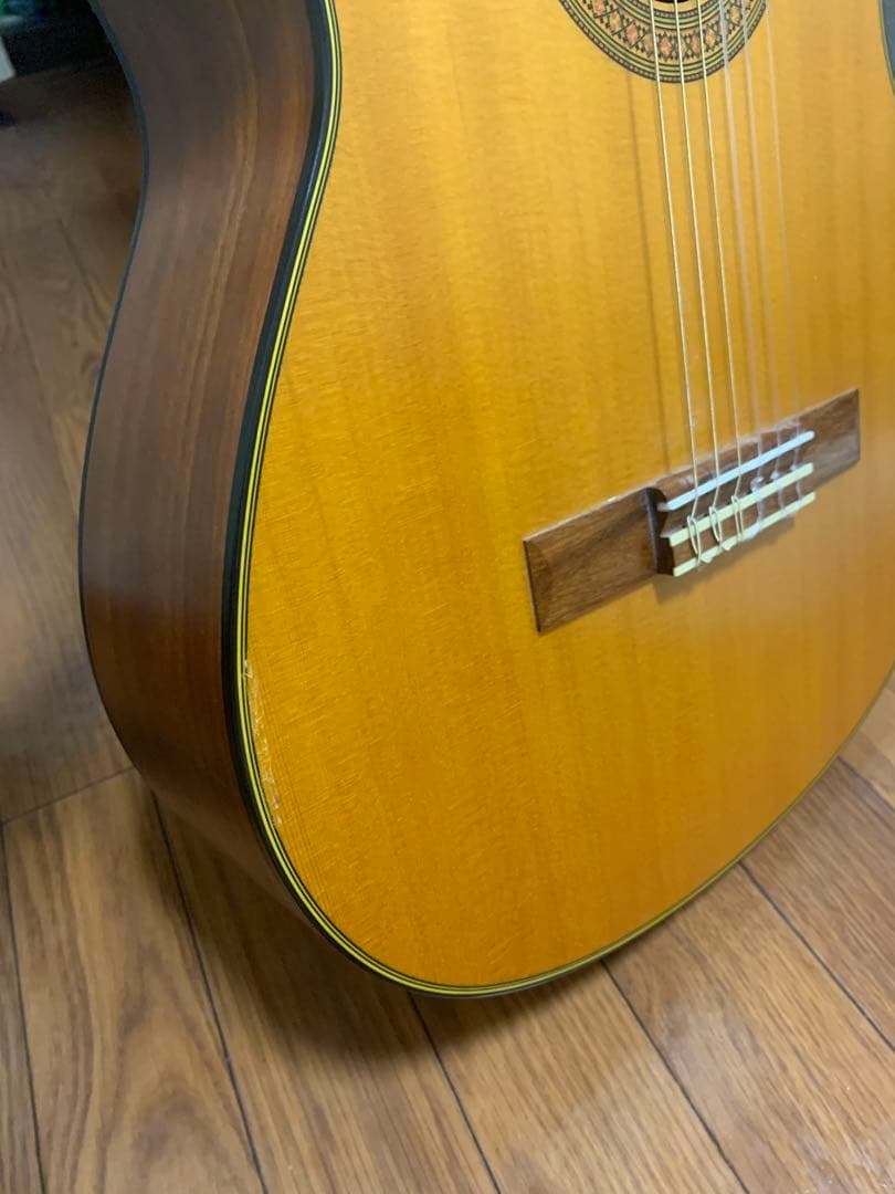 YAMAHA CG122MSクラシックギター、マホガニーバック、ケース付き。
