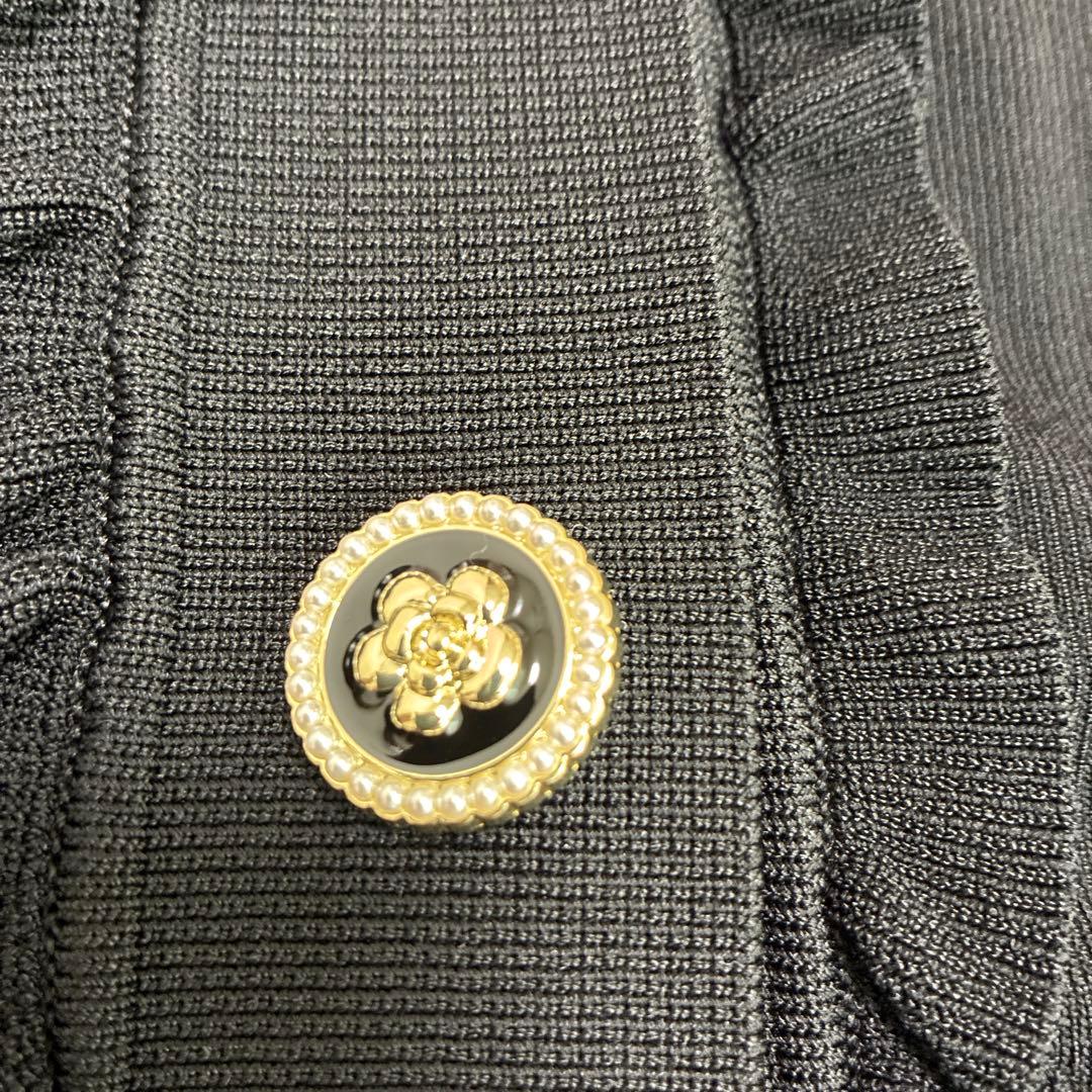 スーパービューティー☆44☆新品タグ付金ボタン飾りの襟付きニットカーディガン