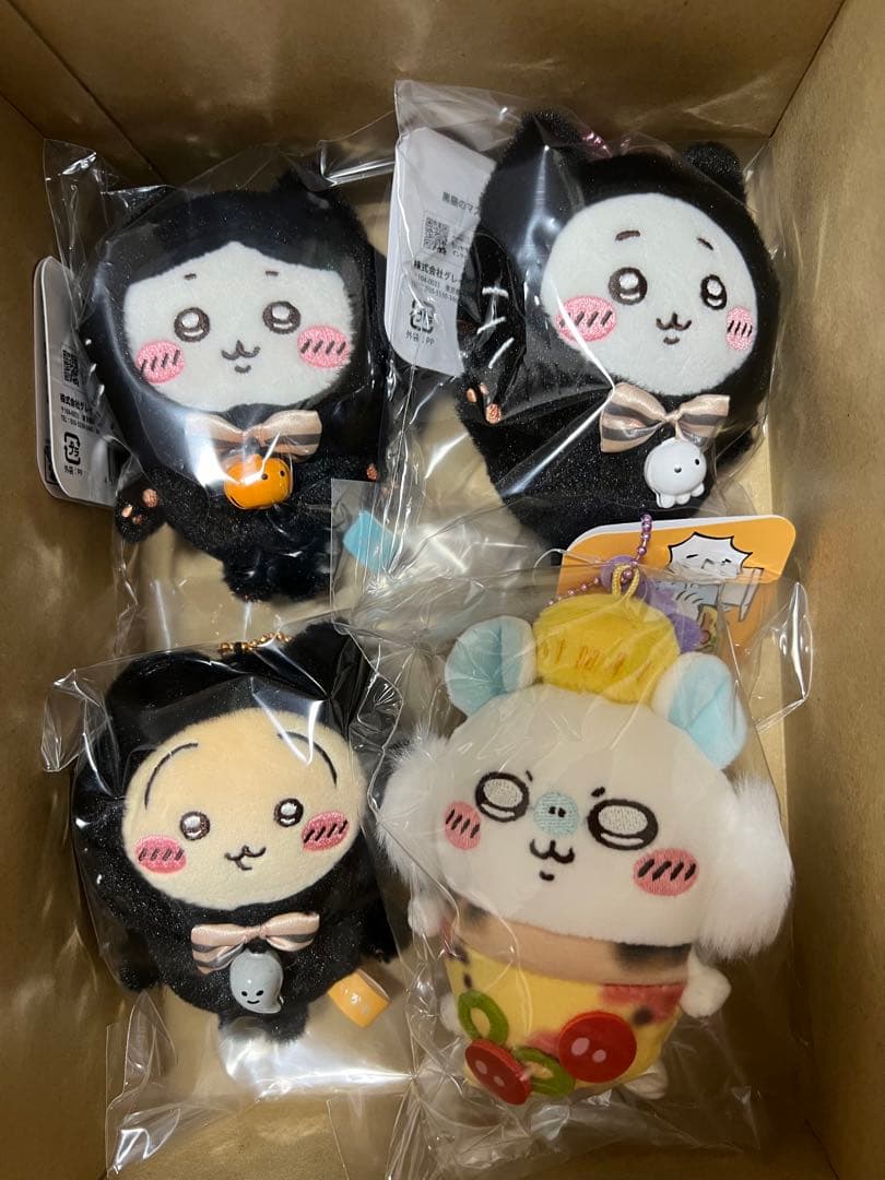 おそろいピザな 黒猫のマスコット ちいかわ ハチワレ うさぎ モモンガ 4点