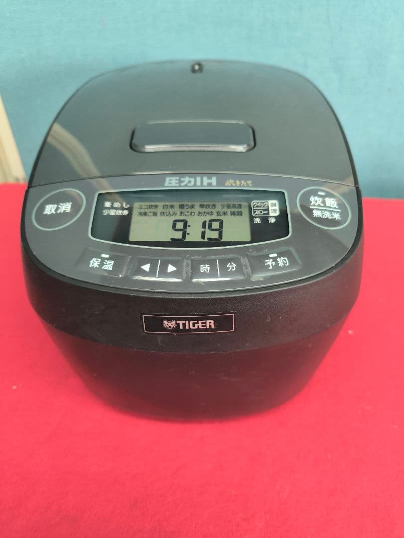 2022年製　タイガー 圧力IH炊飯ジャー 5.5合 炊きたてJPV-B100