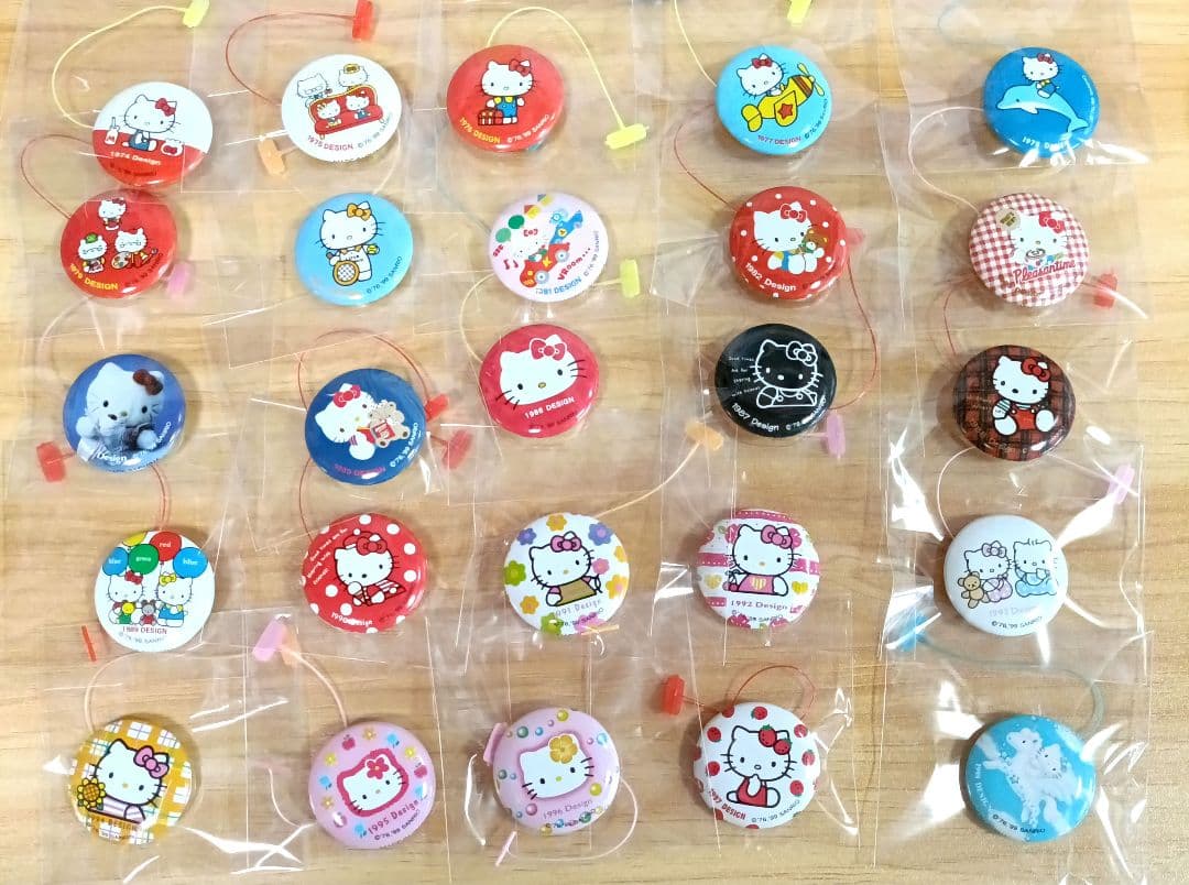 サンリオ ショップノベルティ缶バッジ25個 ハローキティ【非売品】