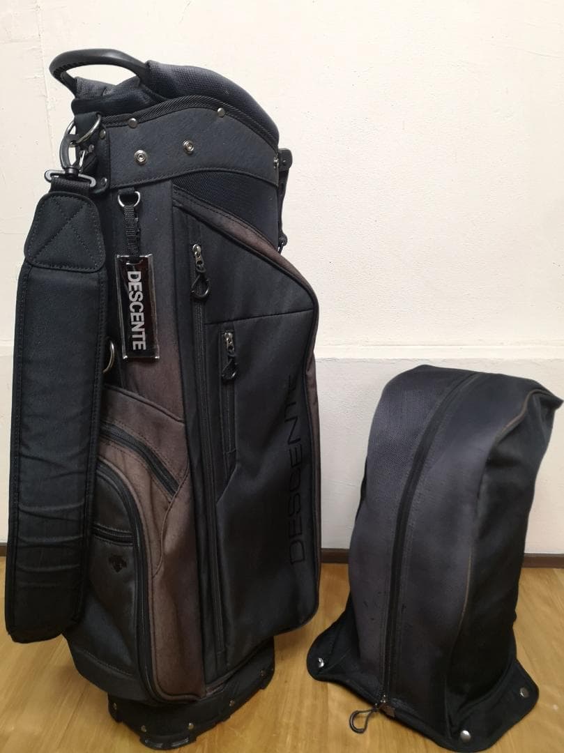 DESCENTEの軽量スタンドキャディバッグ(黒／グレー)