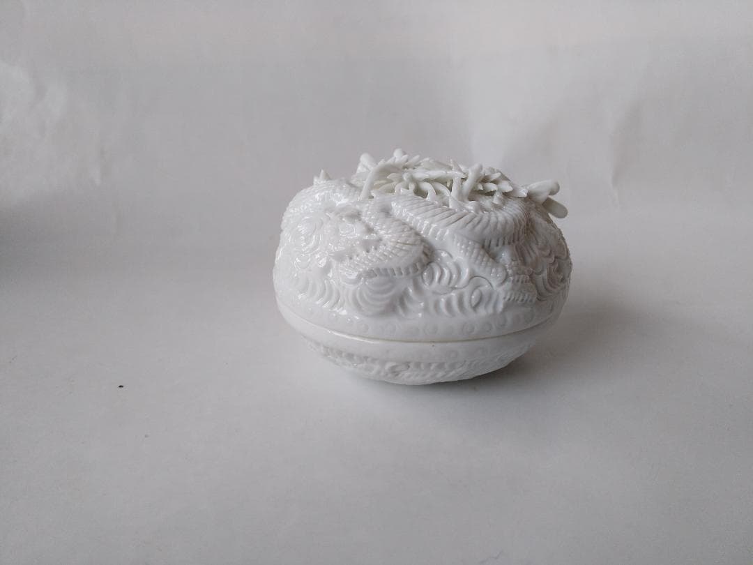 平戸焼 十五代 中里茂右衛門 作 白磁雲龍彫 香合 茶道具 懐石道具 共箱 新品