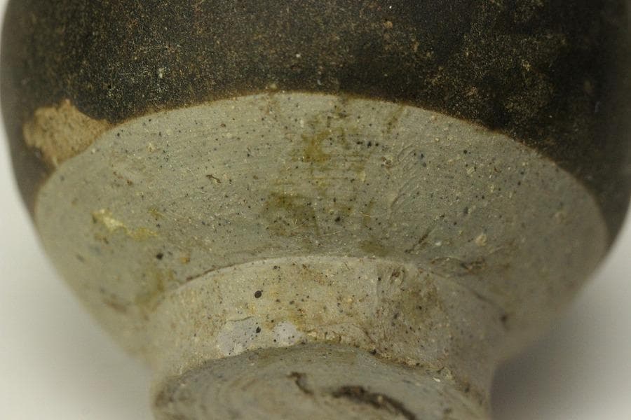 李朝 黒高麗 小壷 高6.2cm(LC521)