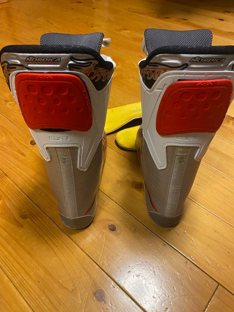 ノルディカ　ファイヤーアロー　スキーブーツ