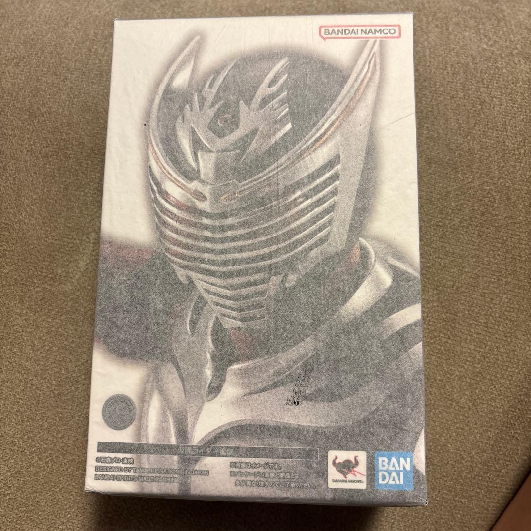 新品未開封　フィギュアーツ　真骨彫　仮面ライダー龍騎