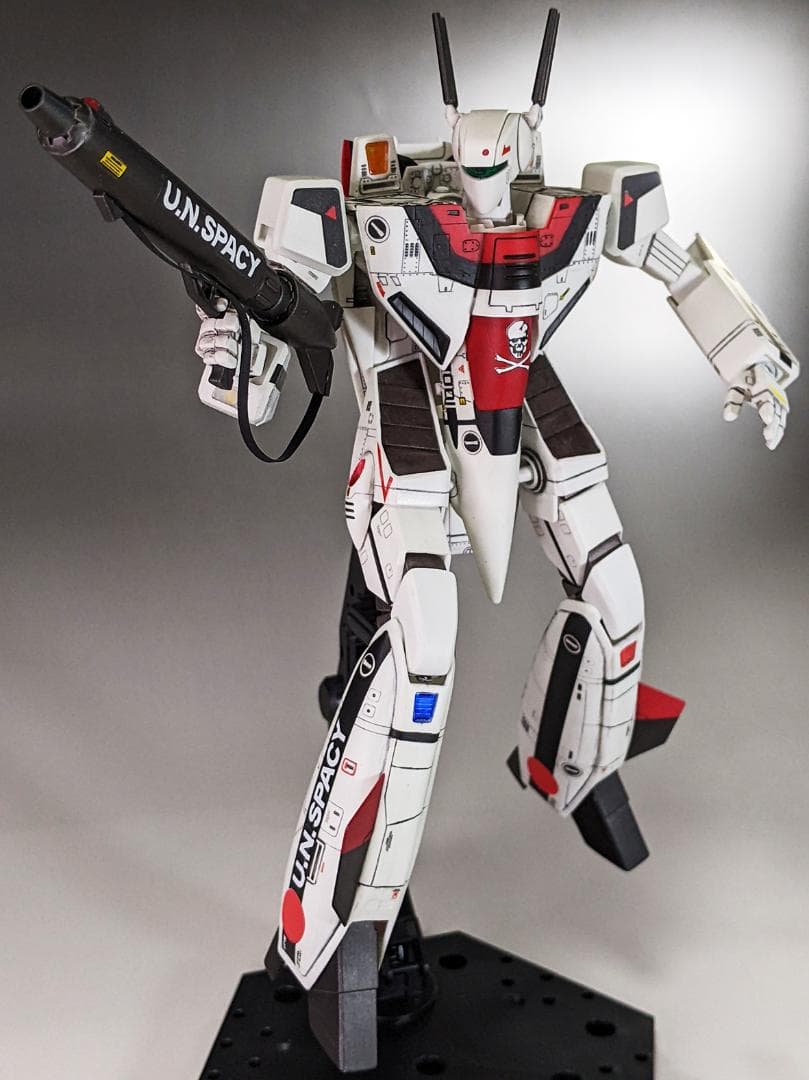 プラモデル　ハセガワ　1/72 VF-1S バトロイドバルキリー　組立塗装済