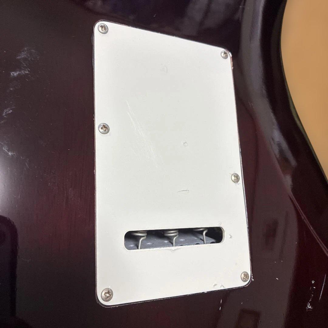 《メイビス》エレキギター　ピック入り付き　動作確認済み